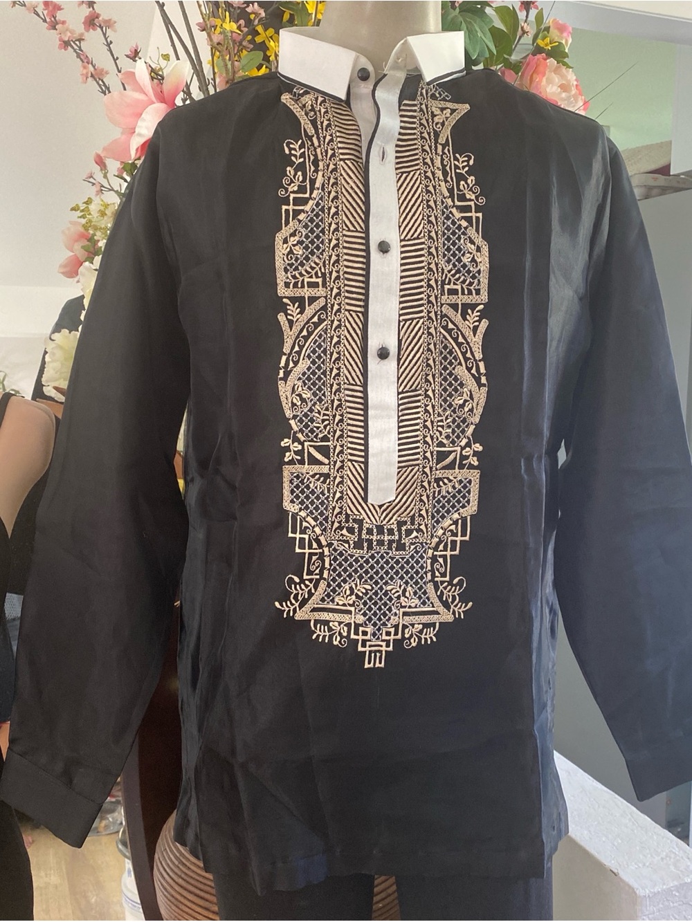 Men's Black Barong Tagalog XL Embroidered Tunic with White Contrast Placket
